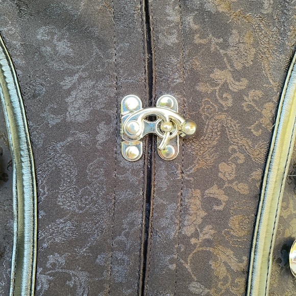 ❗️SOLD❗️EUC- STEAMPUNK SILVER CHAIN & CLASP W/ ORIENTAL DRAGON & FLORAL DESIGN - Picture 6 of 11